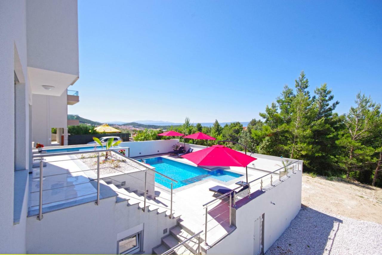 Villa Inis Макарська Екстер'єр фото